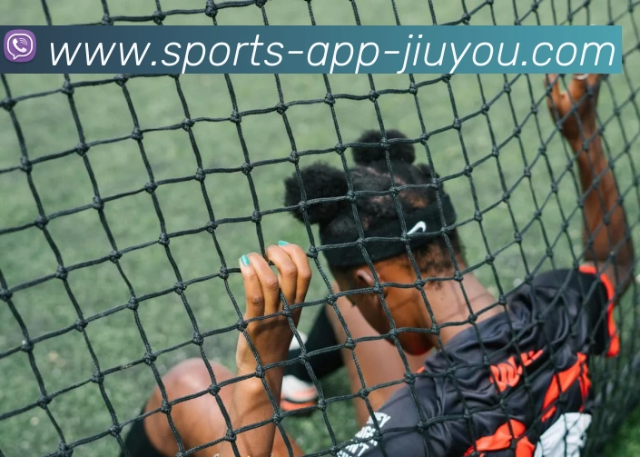 官方：阿森纳签下16岁中卫麦卡伦，后者成为奖学金计划新成员